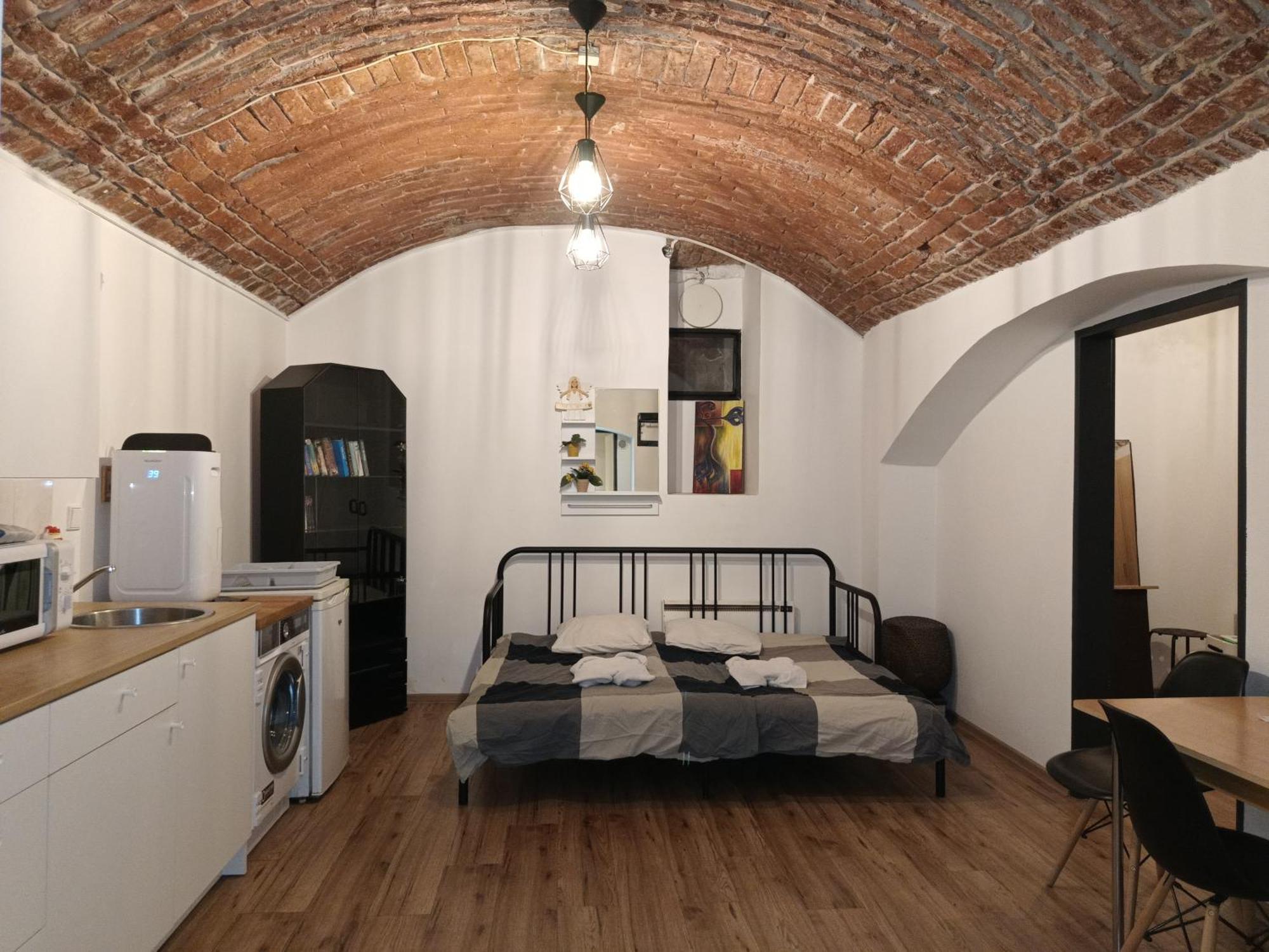 Basic Underground Apartments Next To The Center - Best Tram Line, Cool Local Area Praha Exteriér fotografie