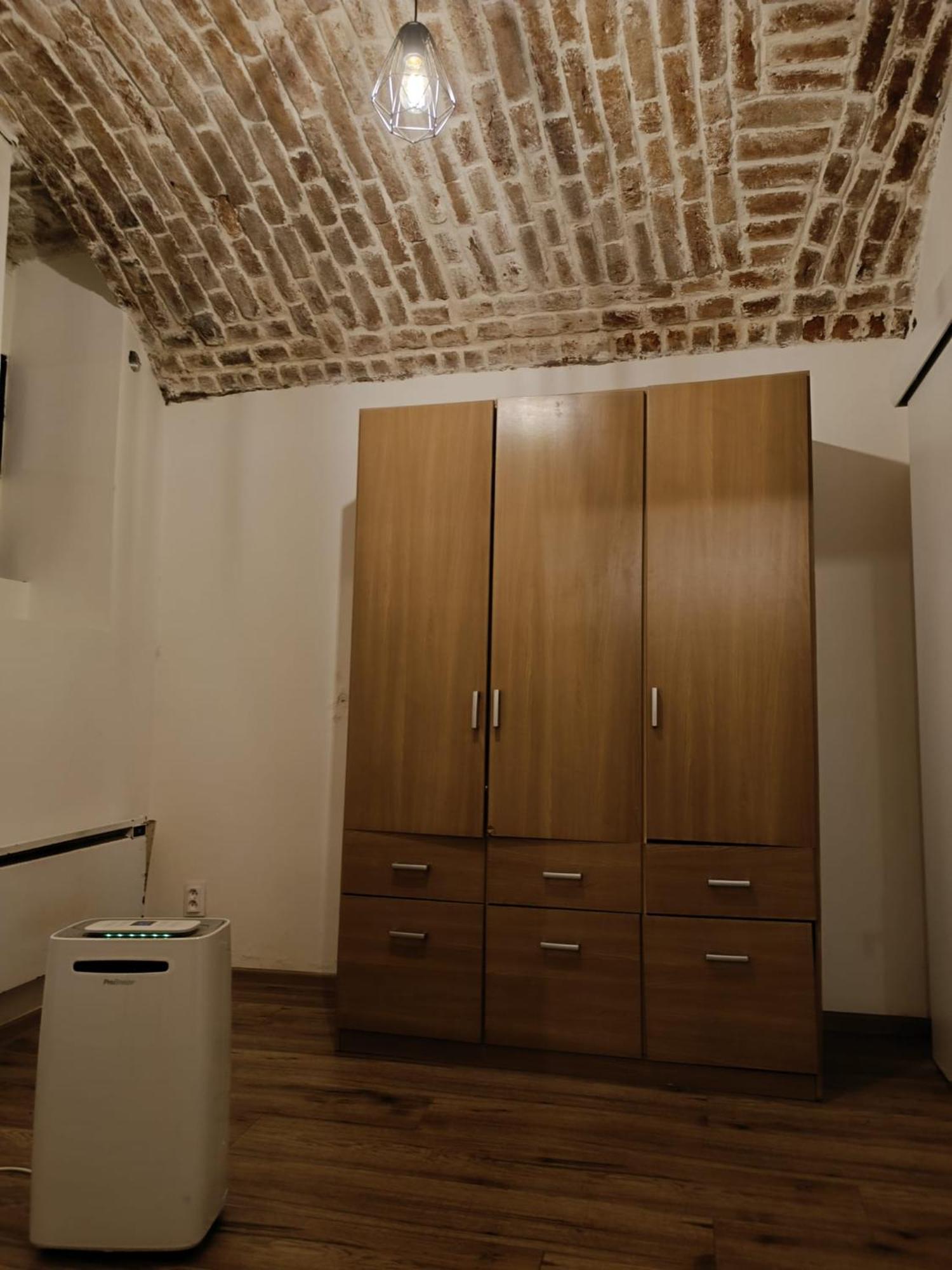 Basic Underground Apartments Next To The Center - Best Tram Line, Cool Local Area Praha Pokoj fotografie